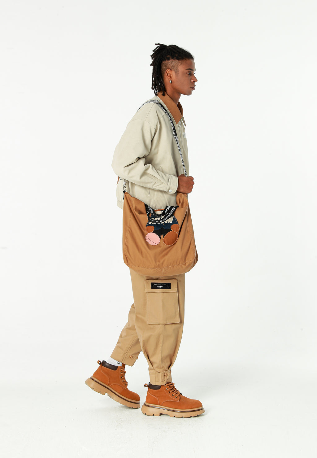 Bolso shopper con parche de oso Teddy y bandolera | MWM [PS_COLORS:CAMEL]