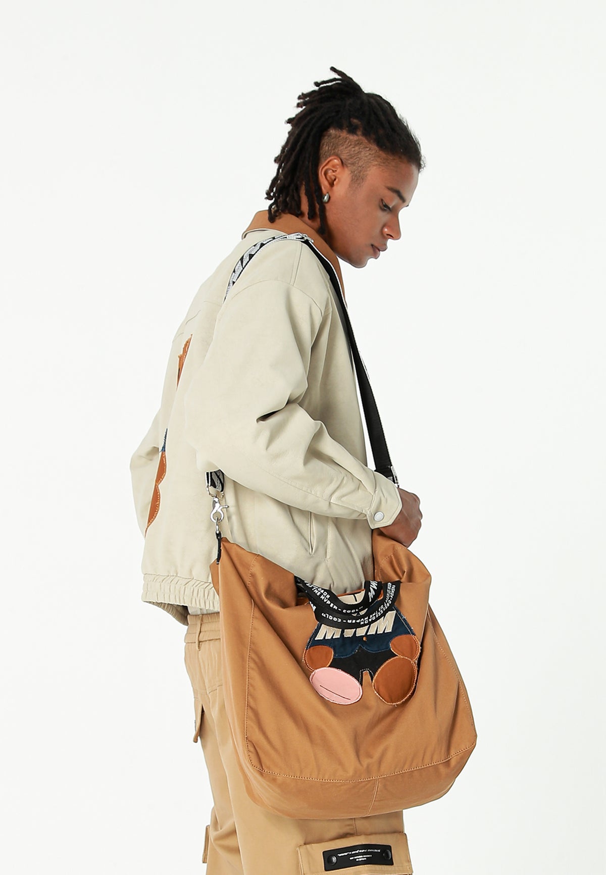 Bolso shopper con parche de oso Teddy y bandolera | MWM [PS_COLORS:CAMEL]