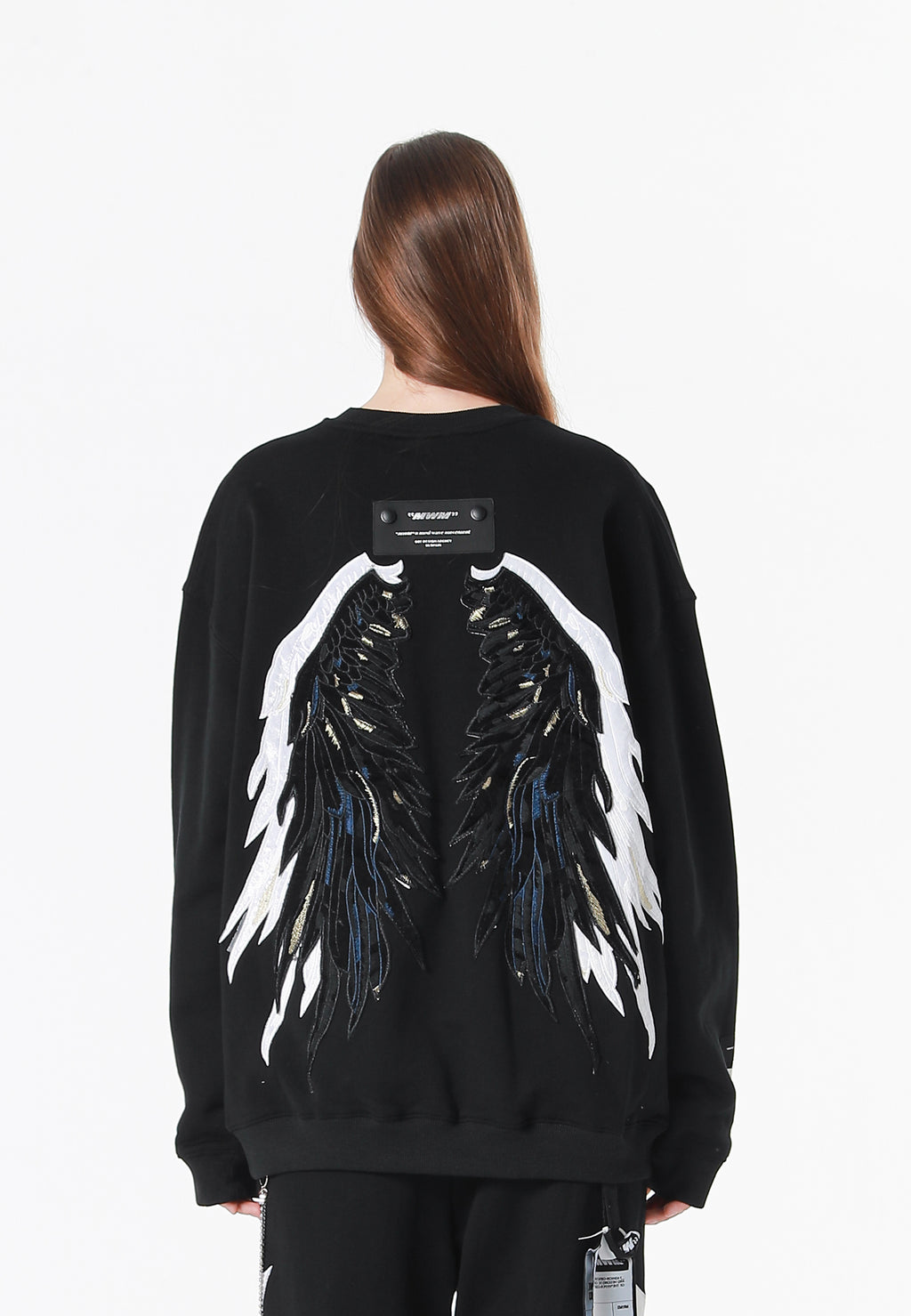 Sudadera Wings de corte relajado con estrellas frontales y doble parche de alas en la espalda | MWM [PS_COLORS:BLACK]