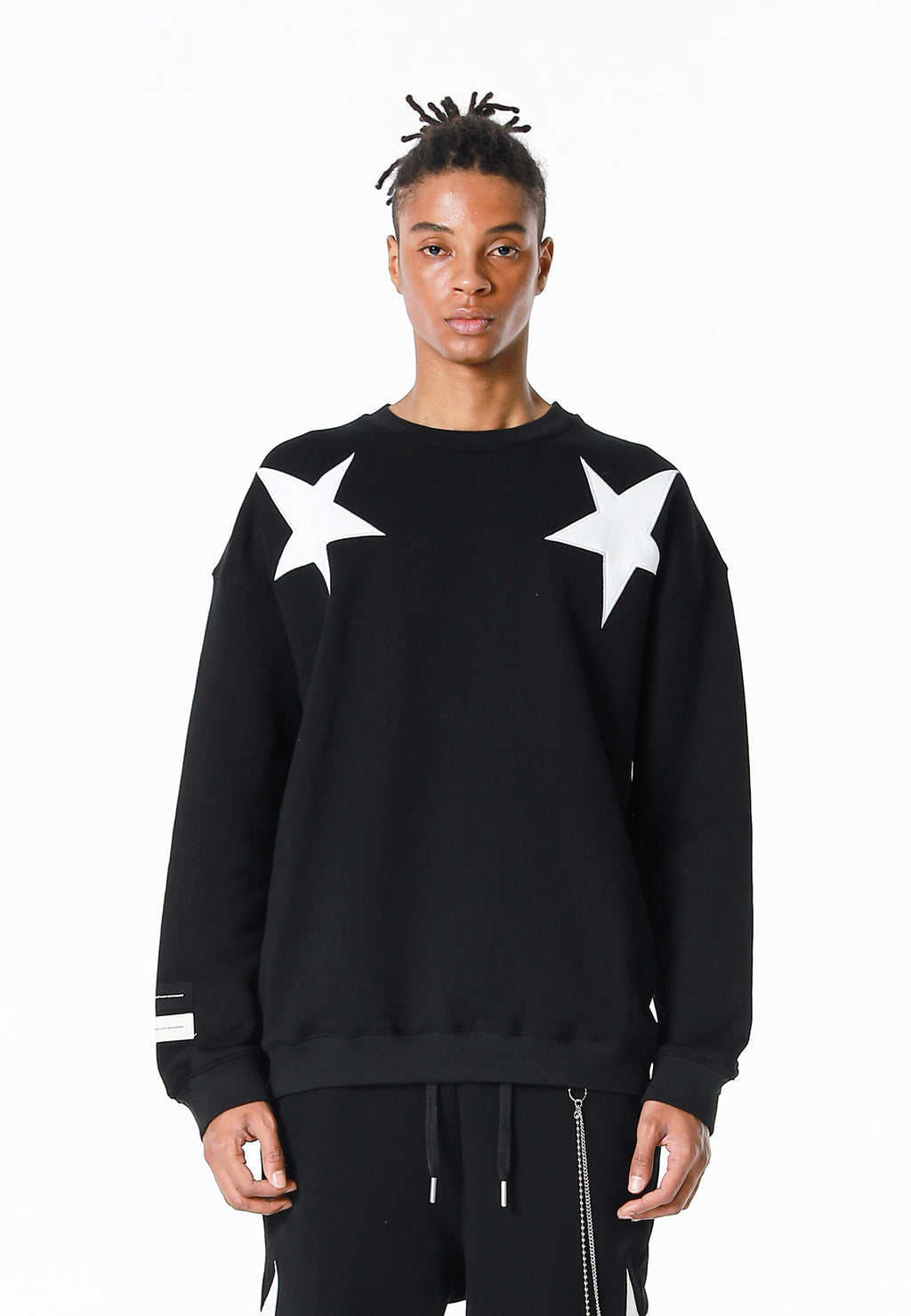 Sudadera Wings de corte relajado con estrellas frontales y doble parche de alas en la espalda | MWM [PS_COLORS:BLACK]