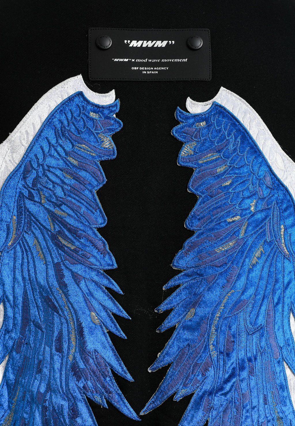 Sudadera Wings de corte relajado con estrellas frontales y doble parche de alas en la espalda | MWM [PS_COLORS:BLACK/BLUE]