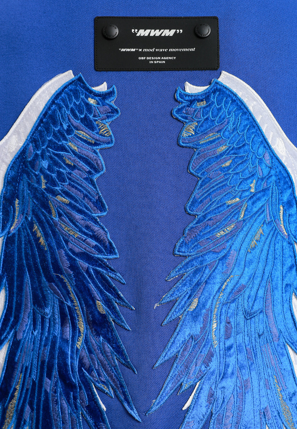 Sudadera Wings de corte relajado con estrellas frontales y doble parche de alas en la espalda | MWM [PS_COLORS:BLUE]