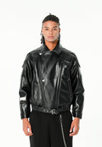 Chaqueta efecto piel con cierre cruzado asimétrico y cuello alto | MWM [PS_COLORS:BLACK]