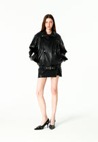 Chaqueta efecto piel con cierre cruzado asimétrico y cuello alto | MWM [PS_COLORS:BLACK]
