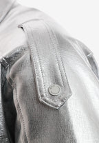 Chaqueta efecto piel con cierre cruzado asimétrico y cuello alto | MWM [PS_COLORS:SILVER]