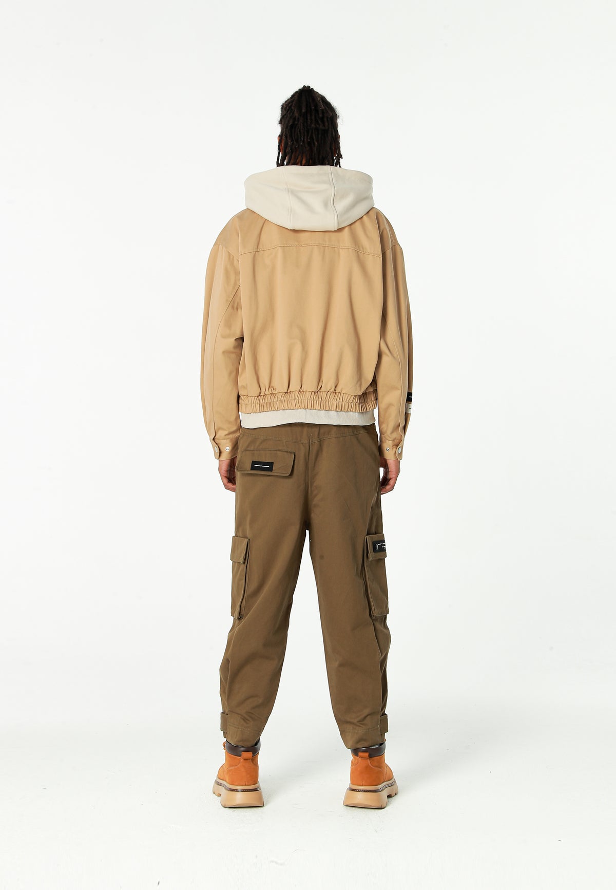 Chaqueta de doble capa con capucha interior y cremallera frontal | MWM [PS_COLORS:BEIGE]