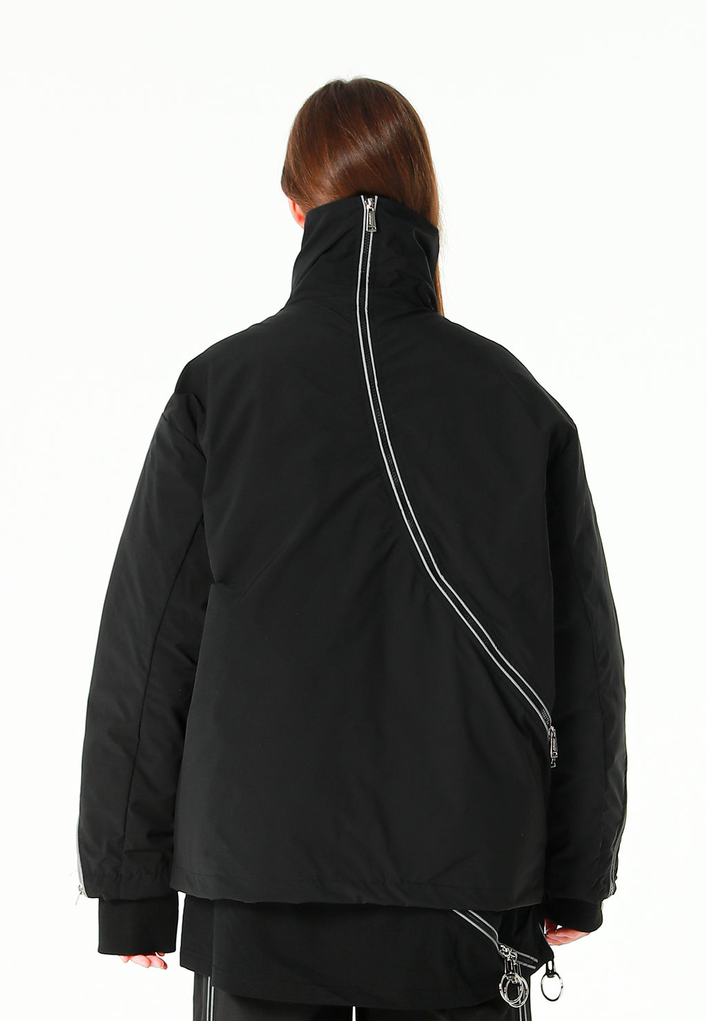 Abrigo puffer técnico con multibolsillos, cuello alto y forro térmico extraíble | MWM [PS_COLORS:BLACK]