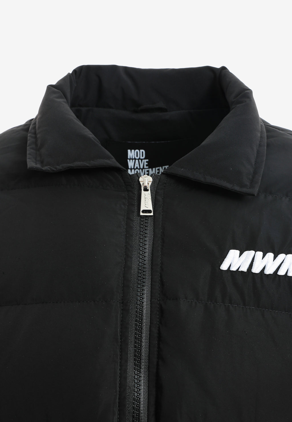 Abrigo puffer técnico con multibolsillos, cuello alto y forro térmico extraíble | MWM [PS_COLORS:BLACK]