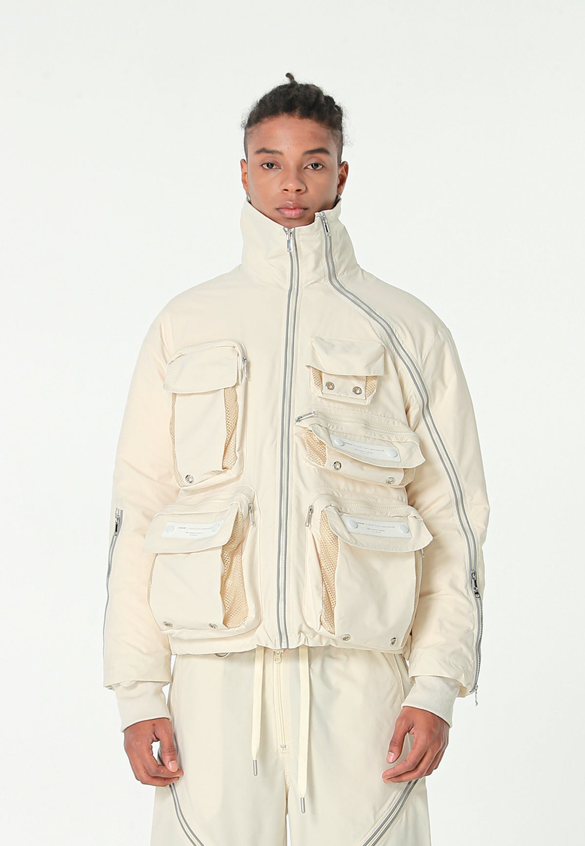 Abrigo puffer técnico con multibolsillos, cuello alto y forro térmico extraíble | MWM [PS_COLORS:ECRU]