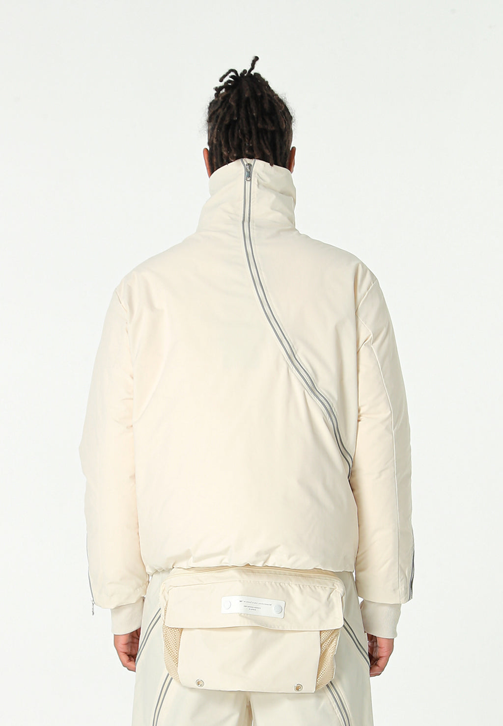 Abrigo puffer técnico con multibolsillos, cuello alto y forro térmico extraíble | MWM [PS_COLORS:ECRU]