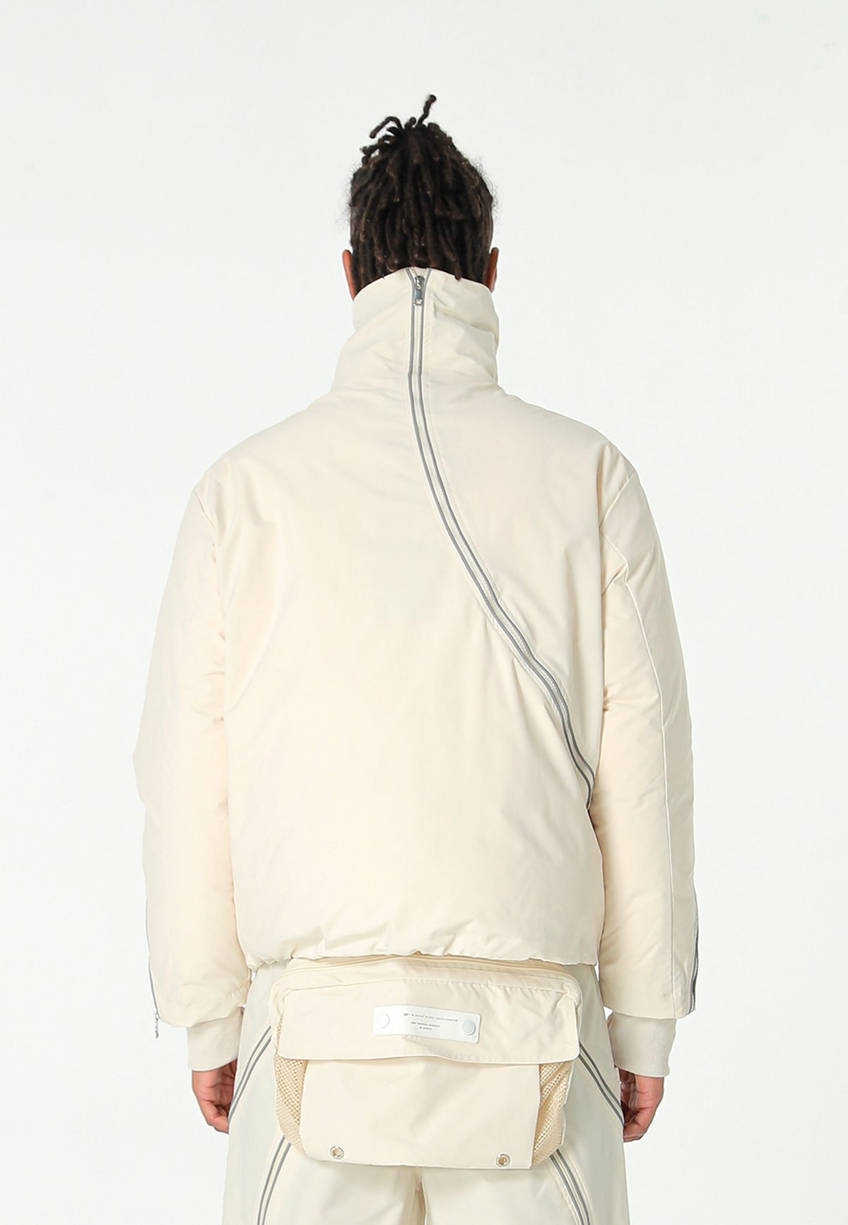 Abrigo puffer técnico con multibolsillos, cuello alto y forro térmico extraíble | MWM [PS_COLORS:ECRU]