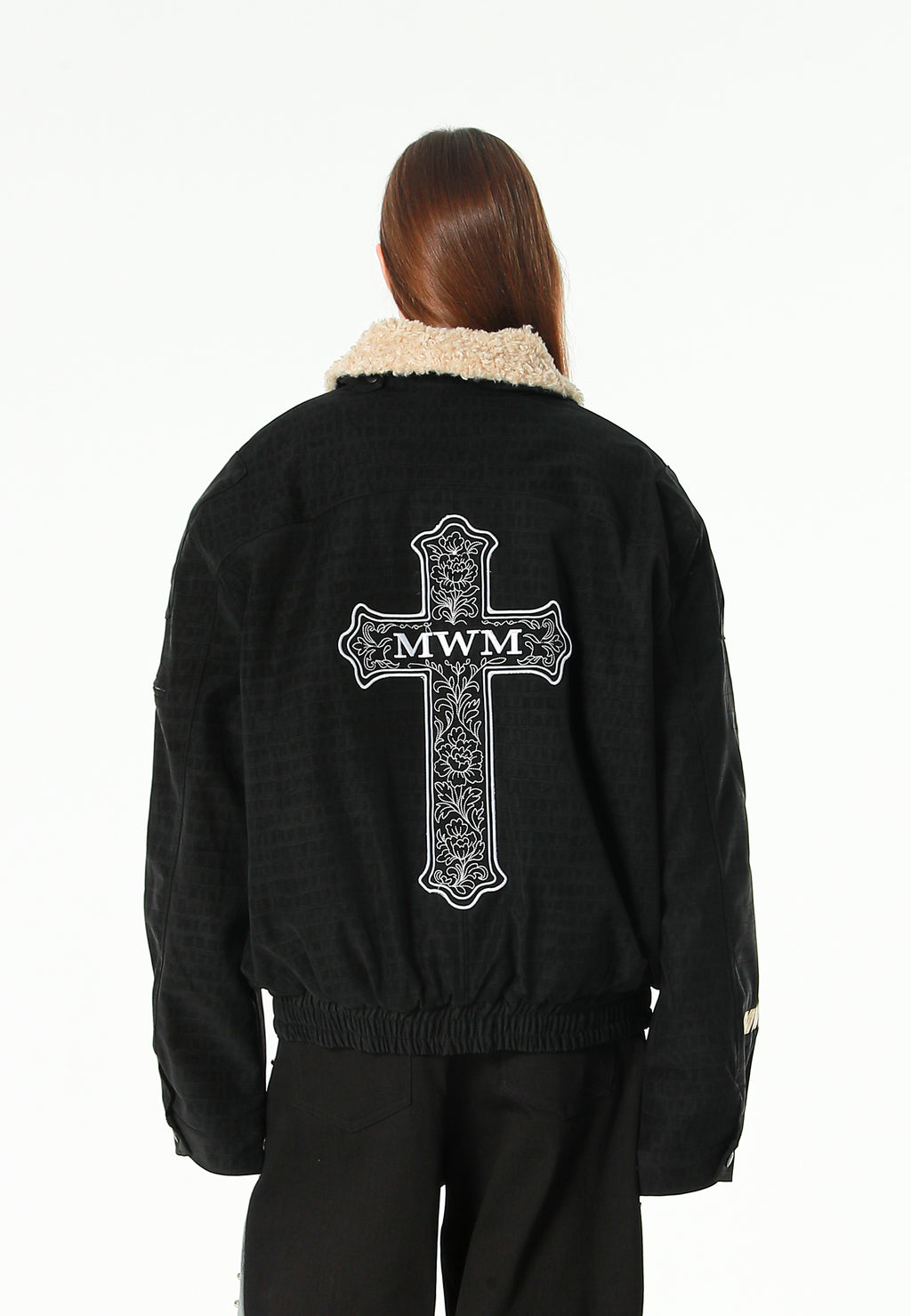 Chaqueta aviador efecto cocodrilo con cuello de borrego y parche de cruz | MWM [PS_COLORS:UNASSIGNED]