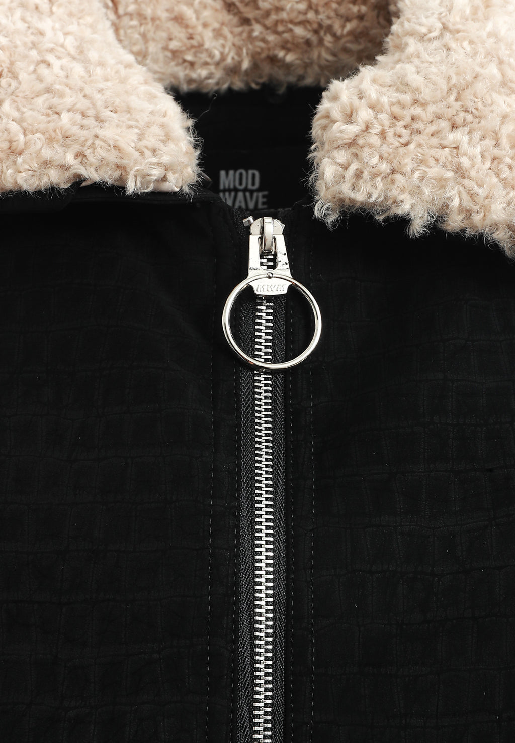 Chaqueta aviador efecto cocodrilo con cuello de borrego y parche de cruz | MWM [PS_COLORS:UNASSIGNED]