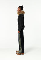 Sudadera con capucha de pelo, cremallera frontal y parche de cruz | MWM [PS_COLORS:BLACK]
