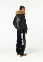 Sudadera con capucha de pelo, cremallera frontal y parche de cruz | MWM [PS_COLORS:BLACK]
