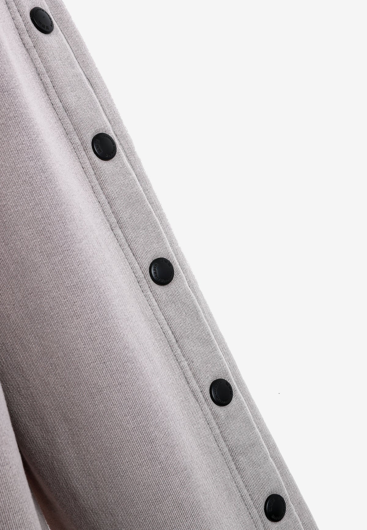 Sudadera con capucha de pelo, cremallera frontal y parche de cruz | MWM [PS_COLORS:GREY]