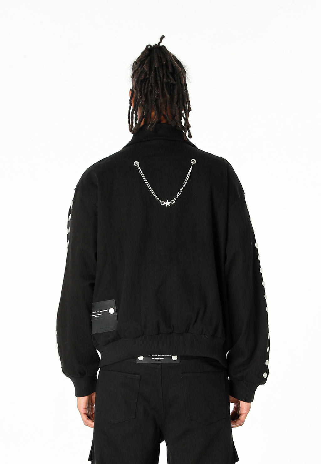 Chaqueta bomber vaquera con grandes bolsillos frontales y botones MWM en las mangas | MWM [PS_COLORS:BLACK]