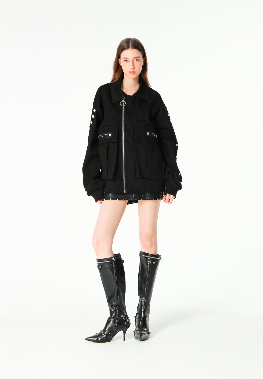 Chaqueta bomber vaquera con grandes bolsillos frontales y botones MWM en las mangas | MWM [PS_COLORS:BLACK]