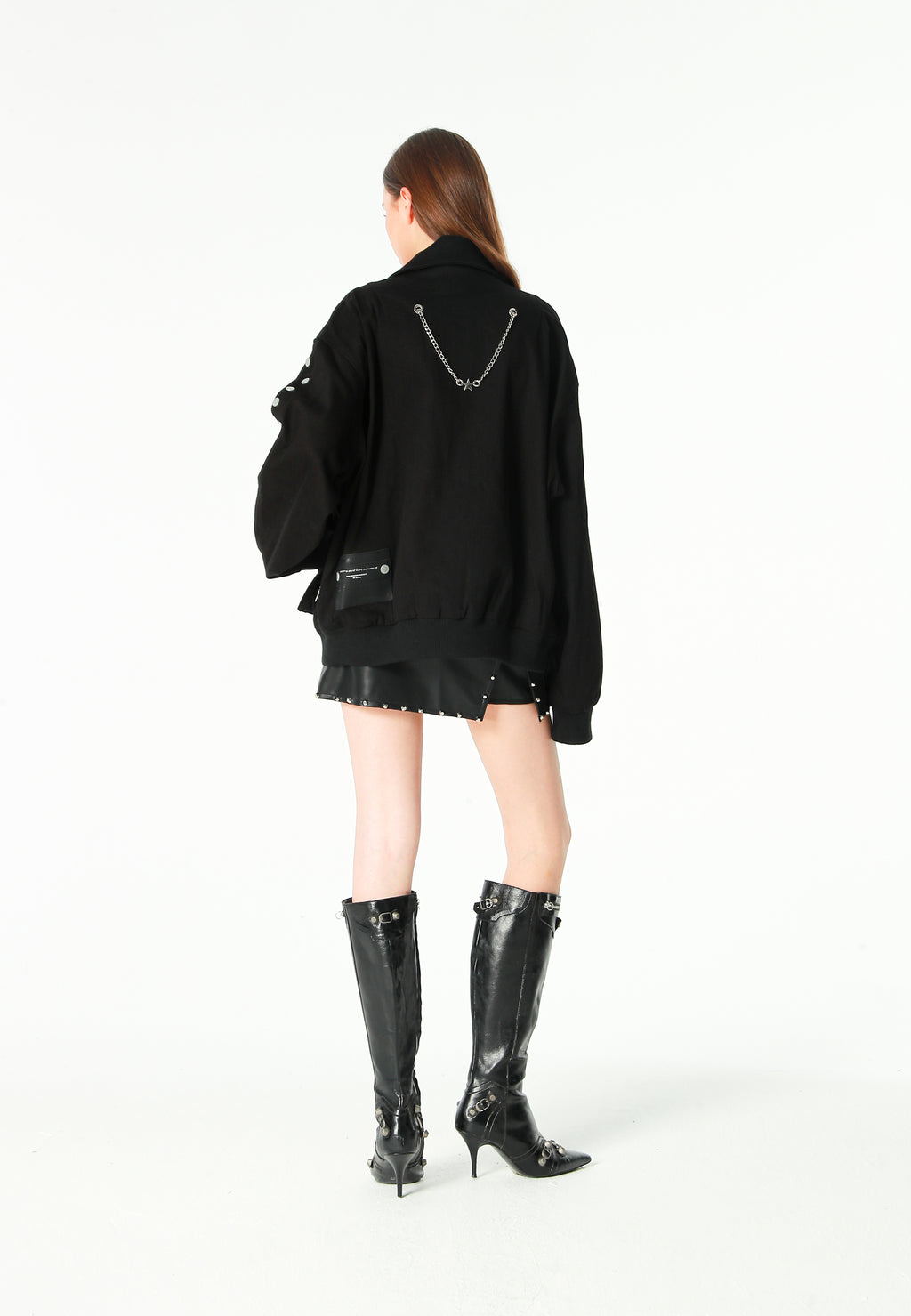 Chaqueta bomber vaquera con grandes bolsillos frontales y botones MWM en las mangas | MWM [PS_COLORS:BLACK]
