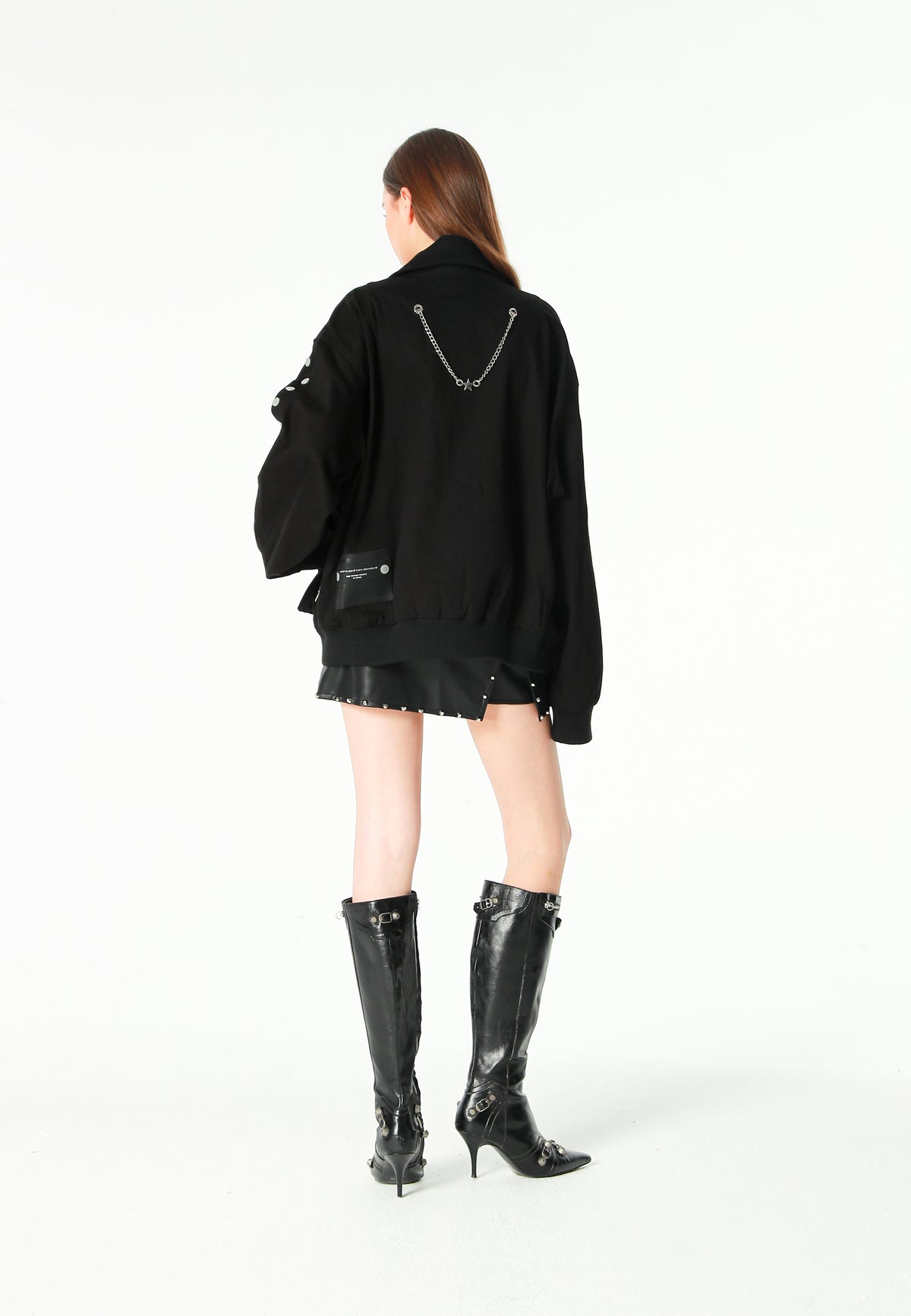 Chaqueta bomber vaquera con grandes bolsillos frontales y botones MWM en las mangas | MWM [PS_COLORS:BLACK]