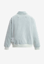 Chaqueta bomber vaquera con grandes bolsillos frontales y botones MWM en las mangas | MWM [PS_COLORS:ECRU-BLUE]
