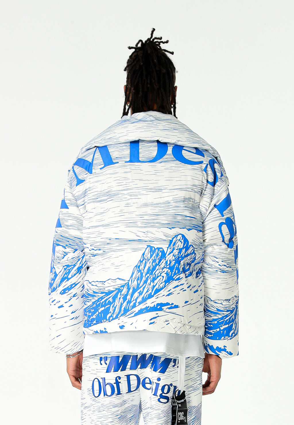 Abrigo puffer con paisaje full-print y cuello alto | MWM [PS_COLORS:BLUE]