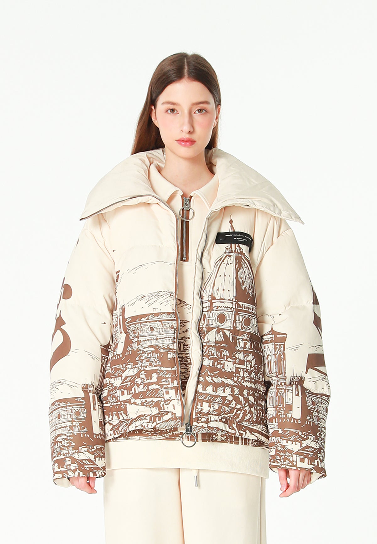 Abrigo puffer con paisaje full-print y cuello alto | MWM [PS_COLORS:BROWN]