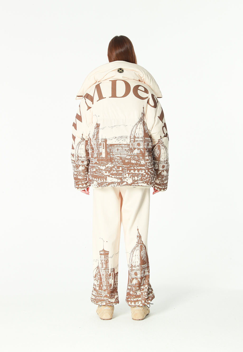 Abrigo puffer con paisaje full-print y cuello alto | MWM [PS_COLORS:BROWN]