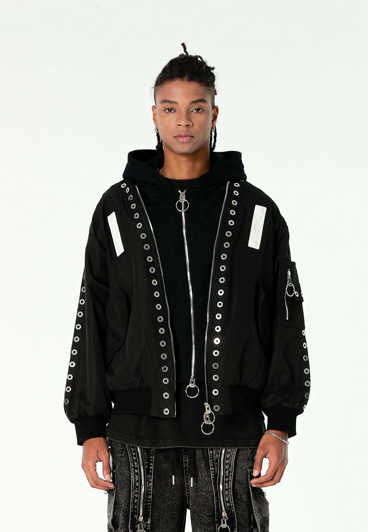 Chaqueta bomber Vanguard Dogs de doble capa con capucha y tachuelas | MWM [PS_COLORS:BLACK]