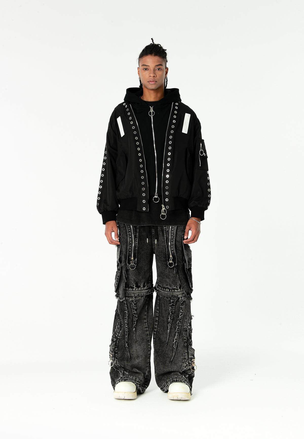 Chaqueta bomber Vanguard Dogs de doble capa con capucha y tachuelas | MWM [PS_COLORS:BLACK]