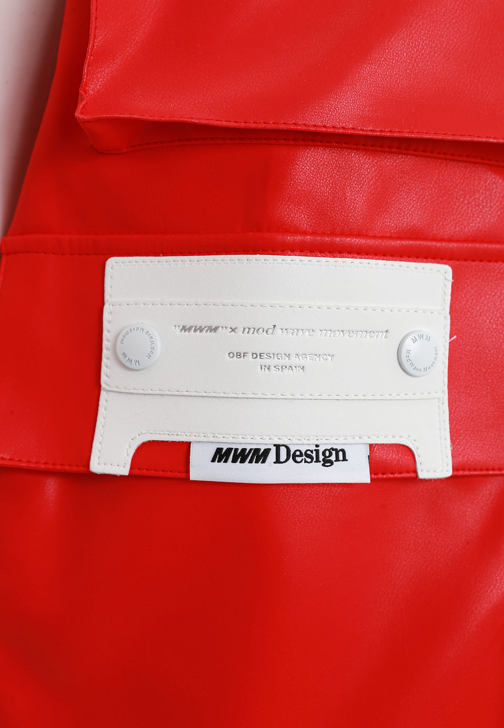 Chaqueta Iconic Logos efecto piel colorblock con cuello alto y cuatro bolsillos | MWM [PS_COLORS:RED]