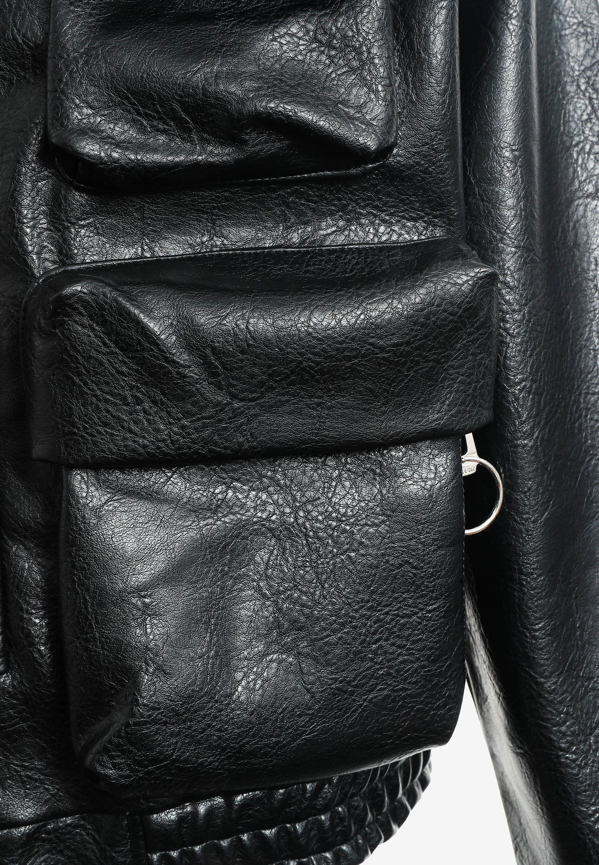 Chaqueta de mujer corta efecto piel con bolsillos en relieve y X de cordones cruzados | MWM [PS_COLORS:BLACK]