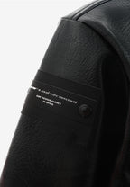 Chaqueta corta efecto piel con bolsillos en relieve | MWM [PS_COLORS:BLACK]