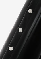 Pantalón de pierna ancha efecto piel con botones metálicos laterales | MWM [PS_COLORS:BLACK]