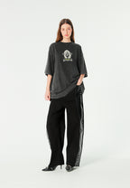 Camiseta de corte regular lavada con logo infinito y cruz bordada | MWM [PS_COLORS:BLACK]