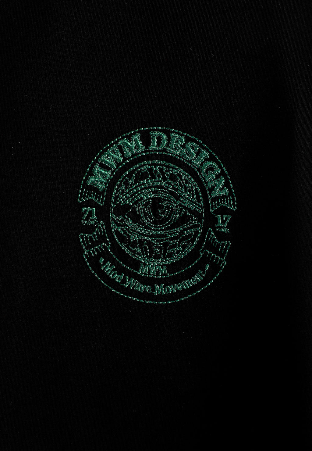 Camiseta de corte regular con motivo Eye MWM bordado en pecho y espalda | MWM [PS_COLORS:BLACK]
