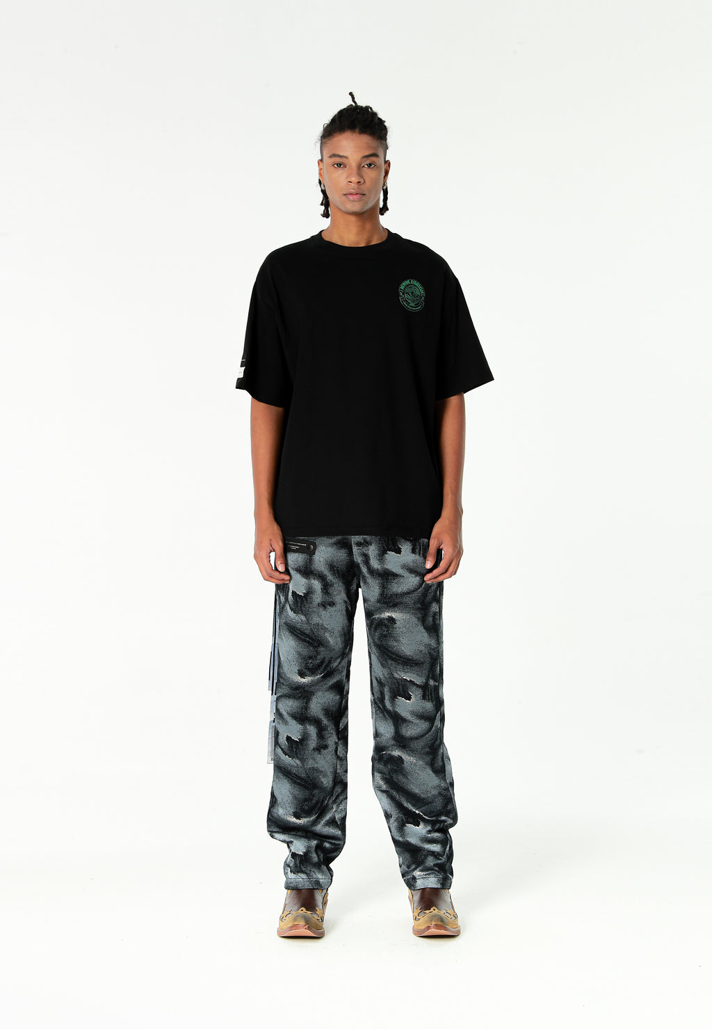Camiseta de corte regular con motivo Eye MWM bordado en pecho y espalda | MWM [PS_COLORS:BLACK]
