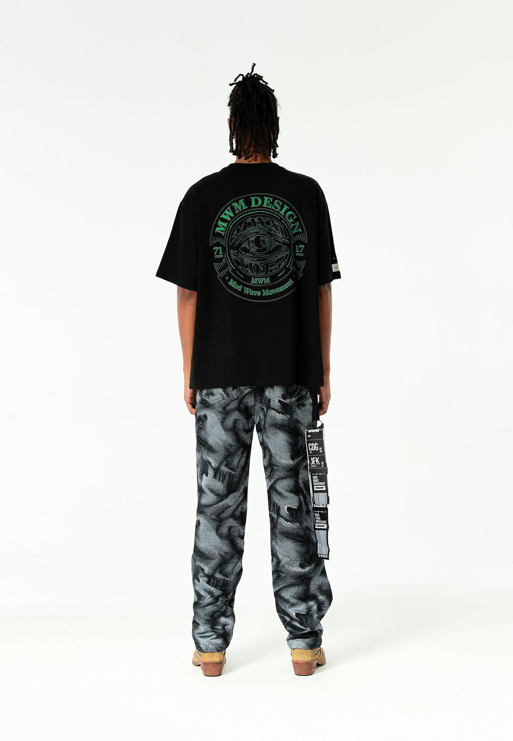 Camiseta de corte regular con motivo Eye MWM bordado en pecho y espalda | MWM [PS_COLORS:BLACK]