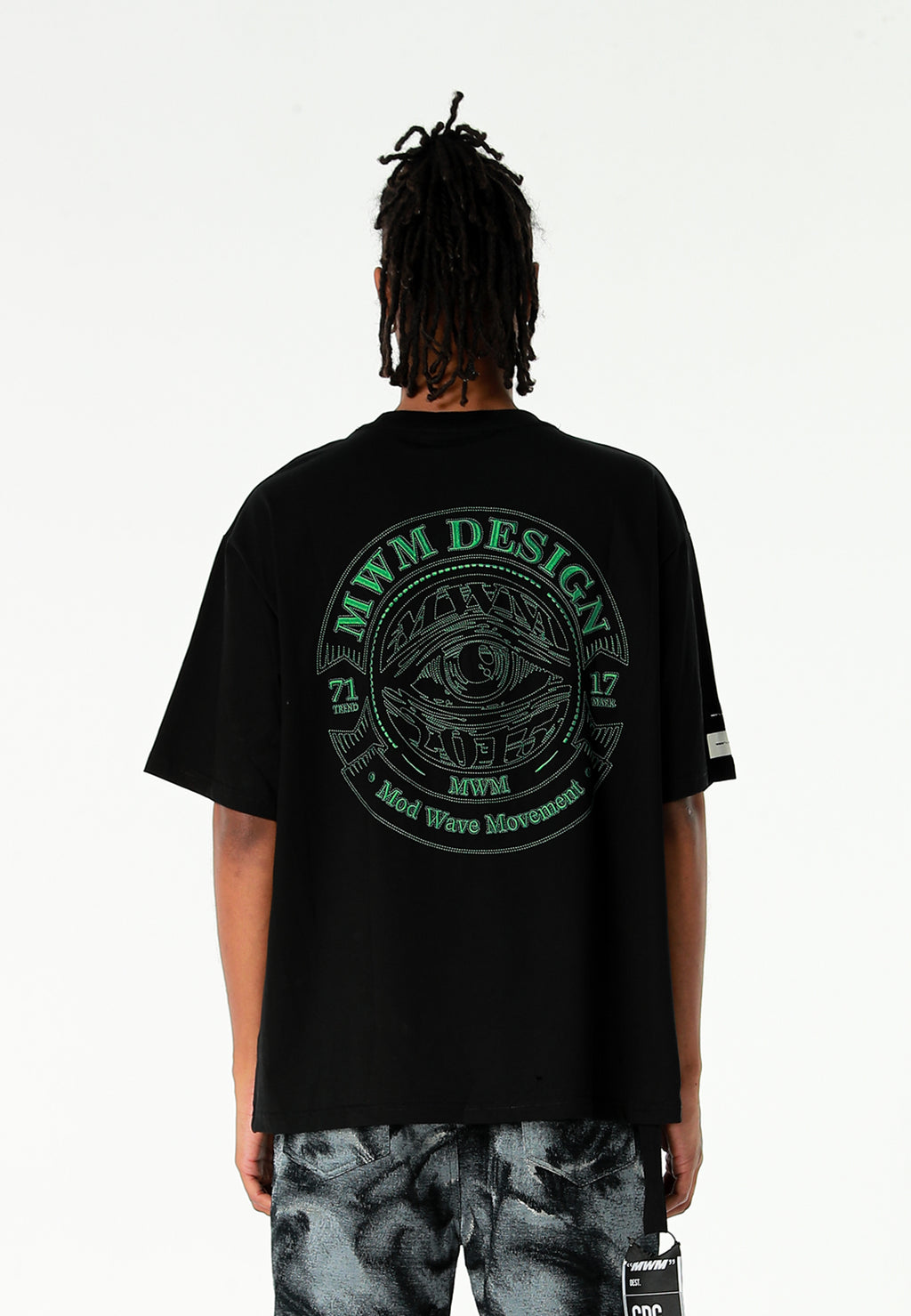 Camiseta de corte regular con motivo Eye MWM bordado en pecho y espalda | MWM [PS_COLORS:BLACK]