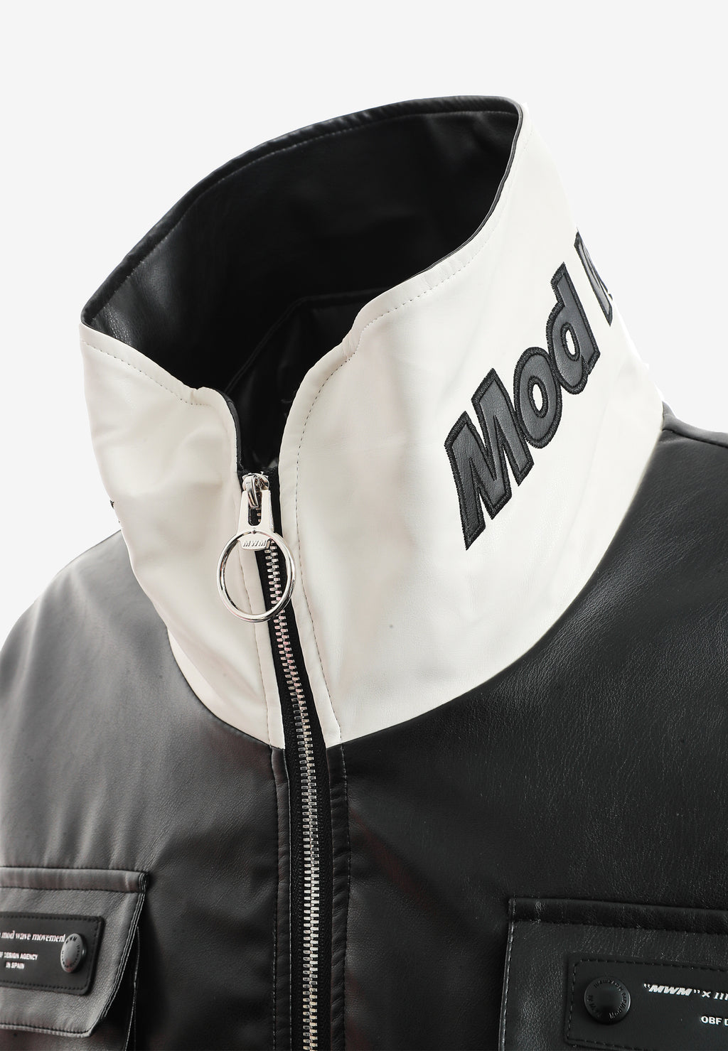 Chaqueta Iconic Logos efecto piel colorblock con cuello alto y cuatro bolsillos | MWM [PS_COLORS:BLACK]