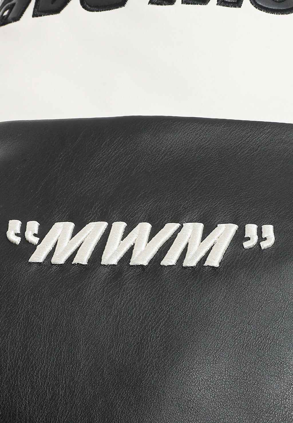 Chaqueta Iconic Logos efecto piel colorblock con cuello alto y cuatro bolsillos | MWM [PS_COLORS:BLACK]