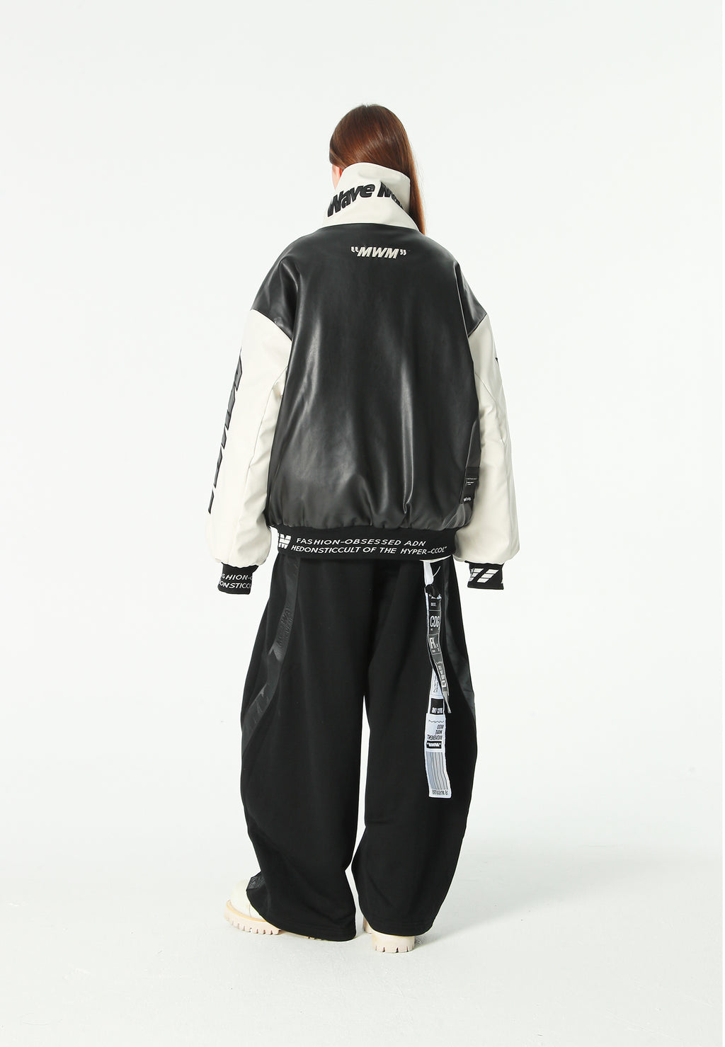Chaqueta Iconic Logos efecto piel colorblock con cuello alto y cuatro bolsillos | MWM [PS_COLORS:BLACK]