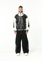 Chaqueta Iconic Logos efecto piel colorblock con cuello alto y cuatro bolsillos | MWM [PS_COLORS:BLACK]