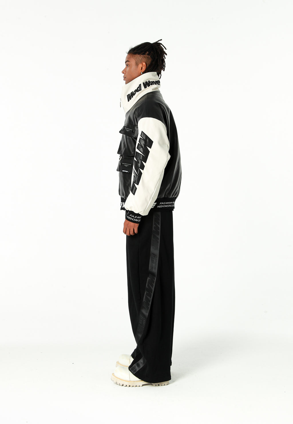 Chaqueta Iconic Logos efecto piel colorblock con cuello alto y cuatro bolsillos | MWM [PS_COLORS:BLACK]