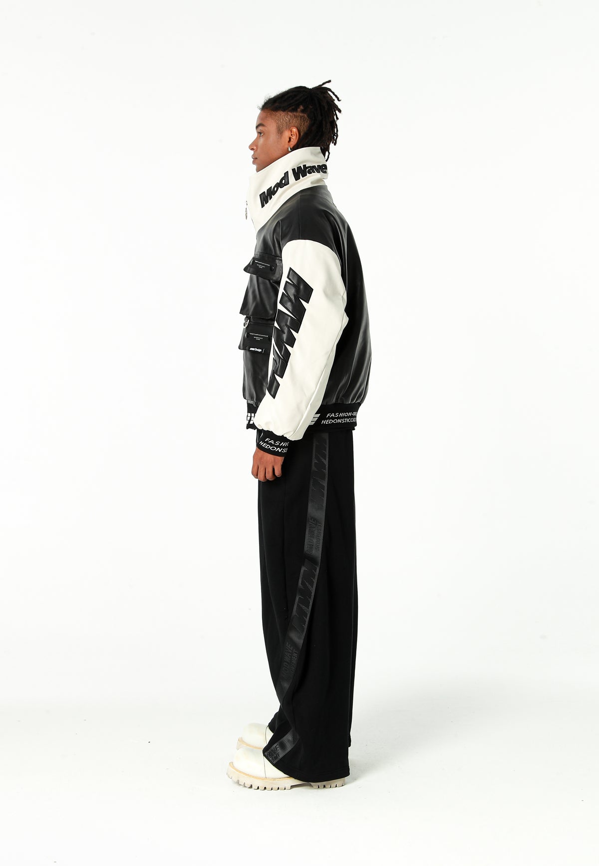 Chaqueta Iconic Logos efecto piel colorblock con cuello alto y cuatro bolsillos | MWM [PS_COLORS:BLACK]