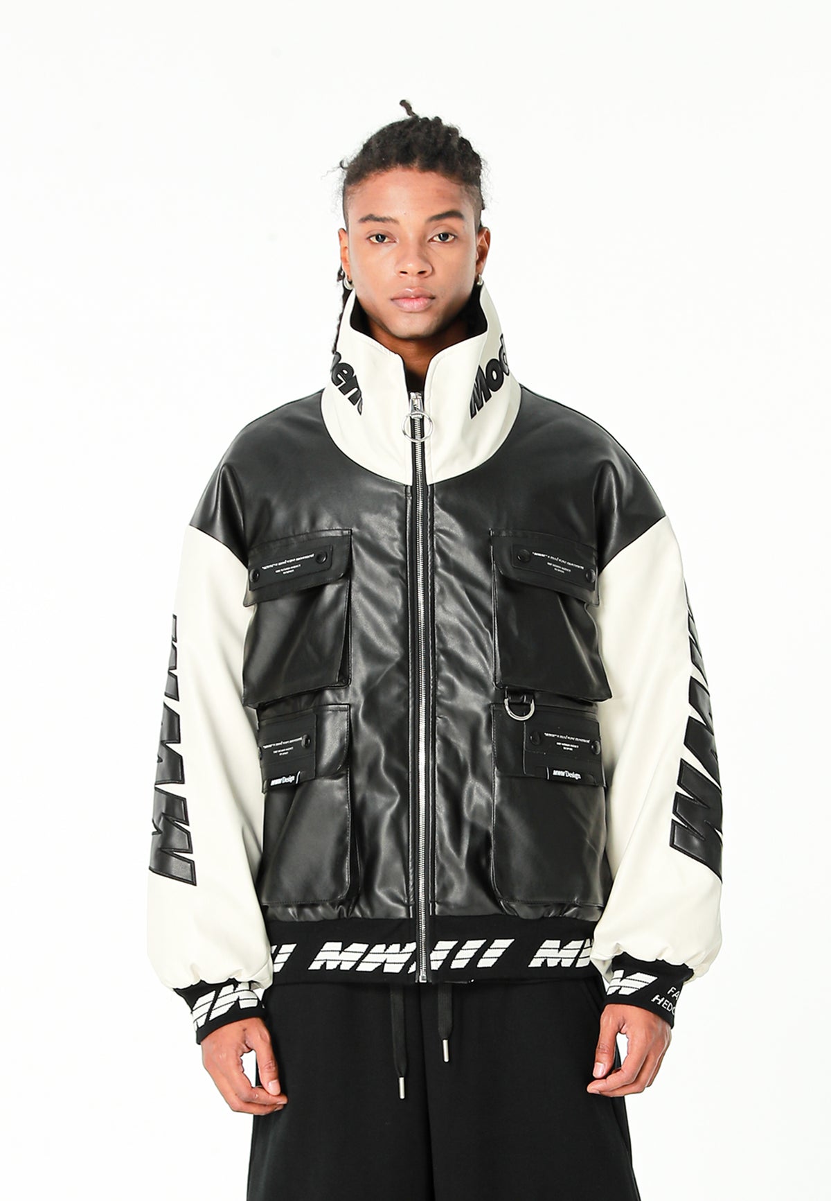 Chaqueta Iconic Logos efecto piel colorblock con cuello alto y cuatro bolsillos | MWM [PS_COLORS:BLACK]