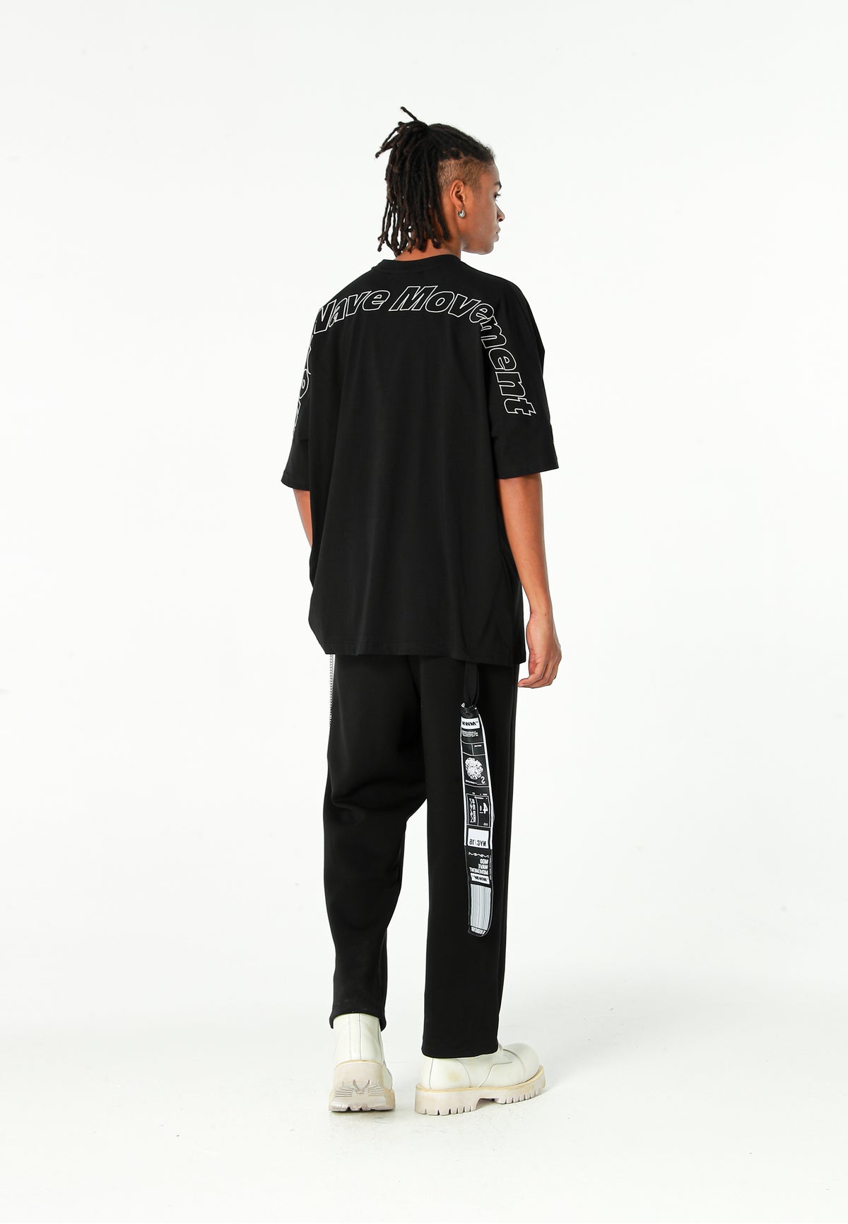 Camiseta oversize Iconic Logo con bordado Mod Wave Movement en hombros y espalda | MWM [PS_COLORS:BLACK]