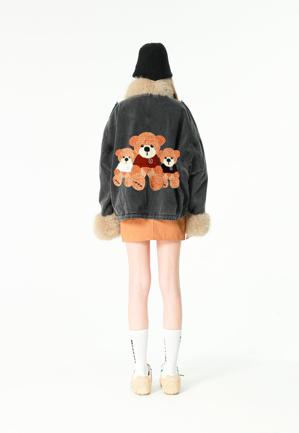 Chaqueta vaquera de mujer TEDDY con cuello y puños de pelo y parche Teddy en la espalda | MWM [PS_COLORS:BLACK]