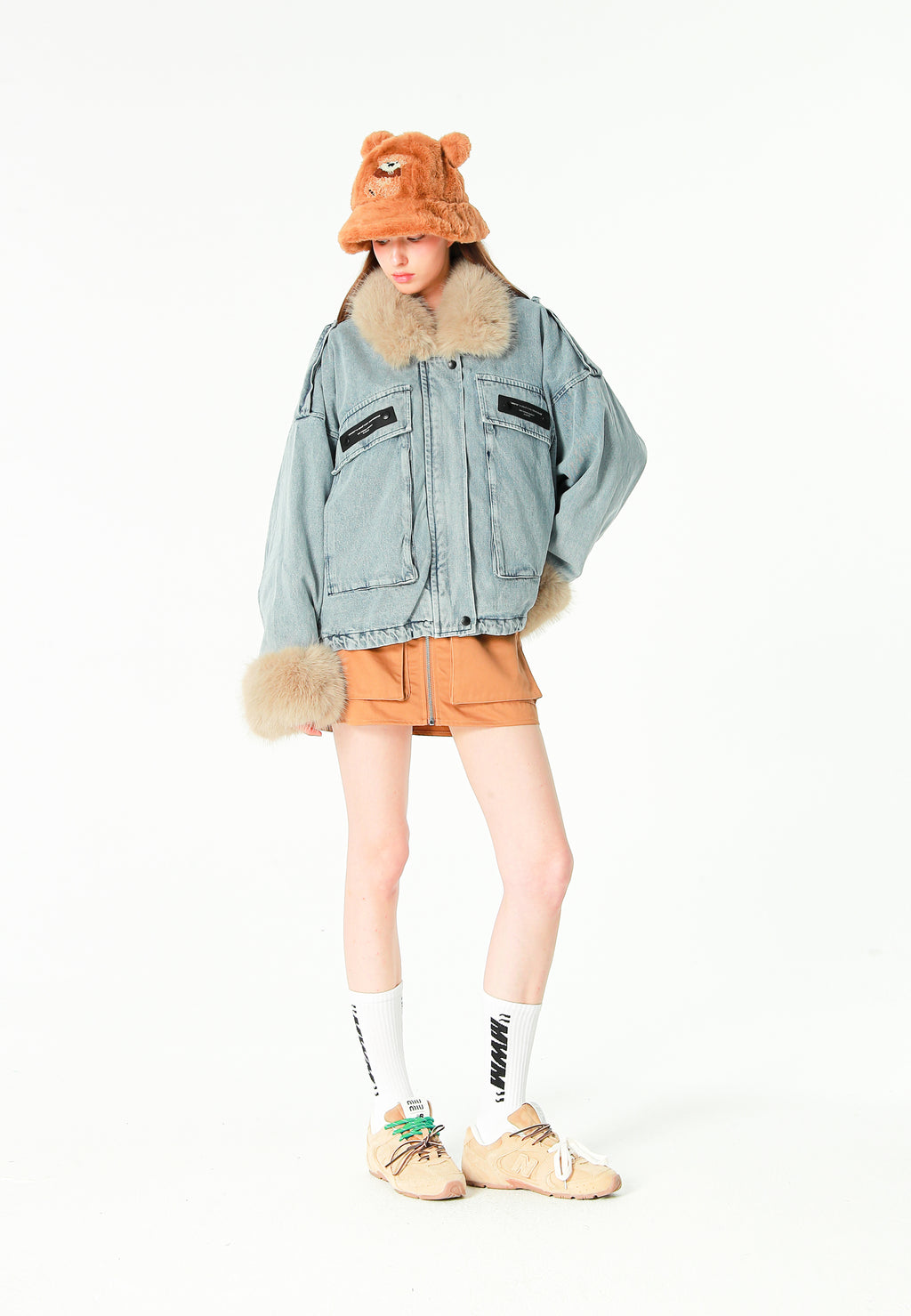 Chaqueta vaquera de mujer TEDDY con cuello y puños de pelo y parche Teddy en la espalda | MWM [PS_COLORS:DENIM]