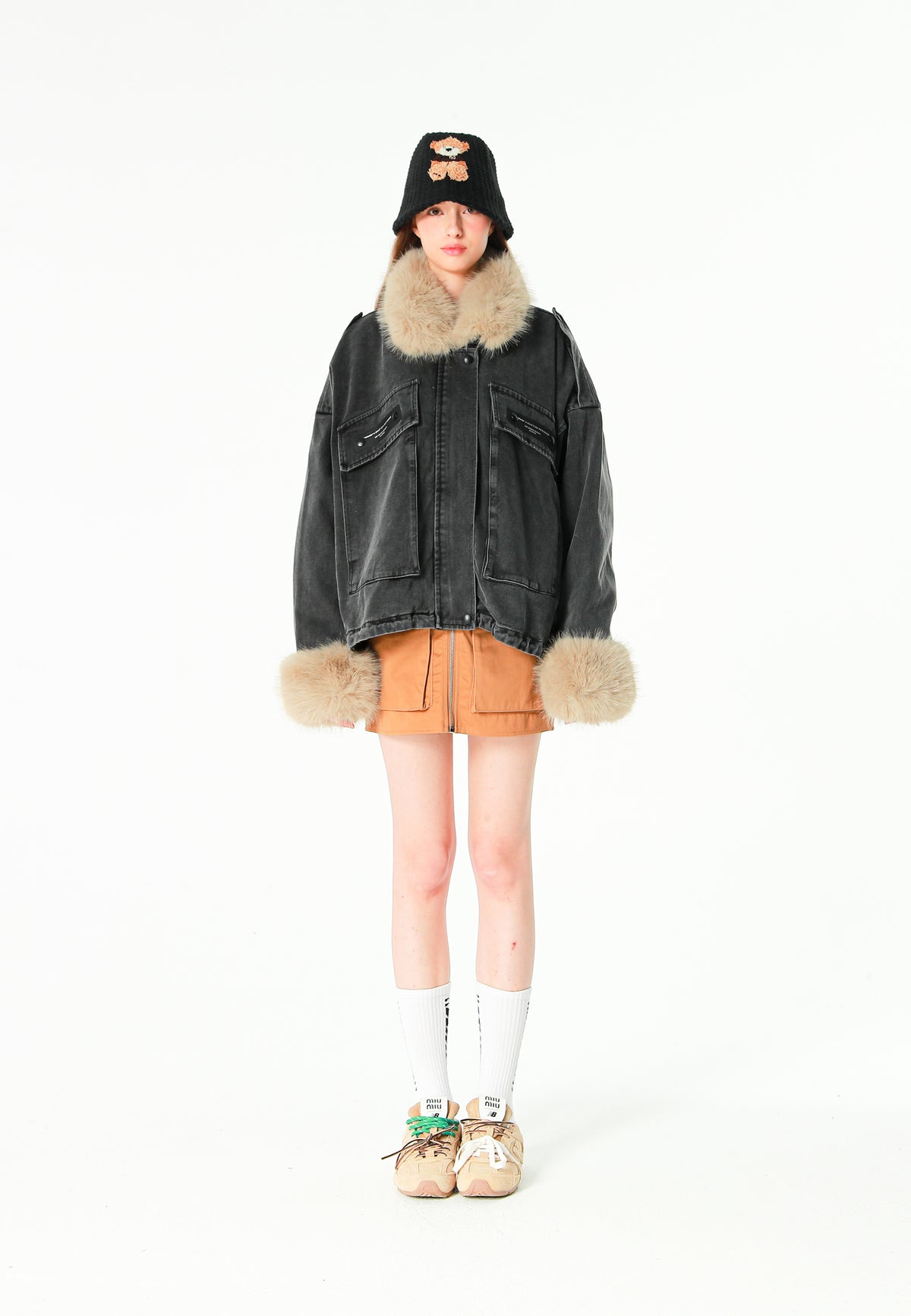 Chaqueta vaquera de mujer con cuello y puños de pelo | MWM [PS_COLORS:BLACK]